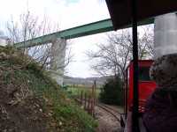 Fahrt unter der grossen Brücke hindurch [Thomas Bauer/2008]