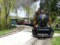 Die Molly durchfährt den Bahnhof Baumschulsee [Lando Hass/2008]